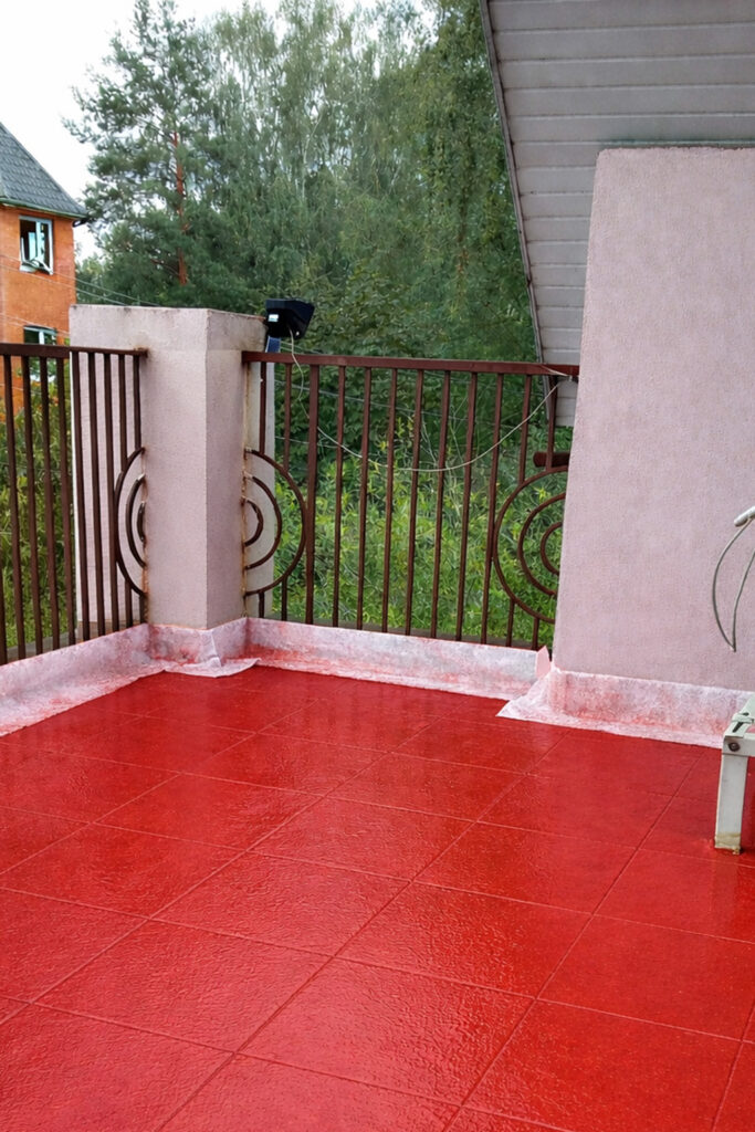 Abdichtung von Ecken und Anschlüssen mit Polyester-Vlies am Balkon