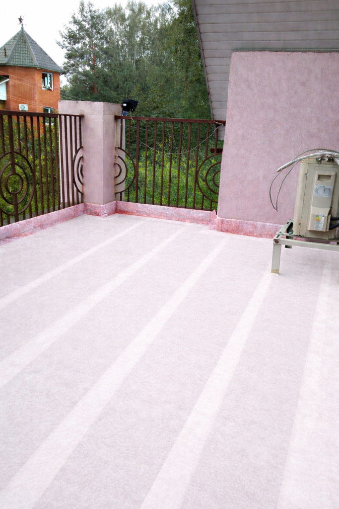 Flächige Verstärkung des Balkons mit Polyester-Vlies in Flüssigabdichtung eingebettet